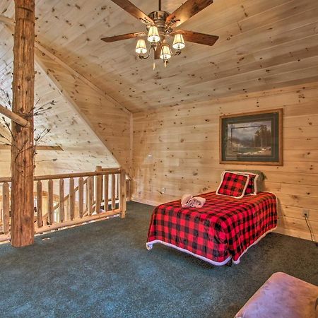 The Phoenix Cabin With Hot Tub In Gatlinburg! Екстер'єр фото