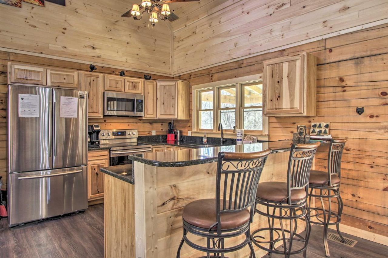 The Phoenix Cabin With Hot Tub In Gatlinburg! Екстер'єр фото