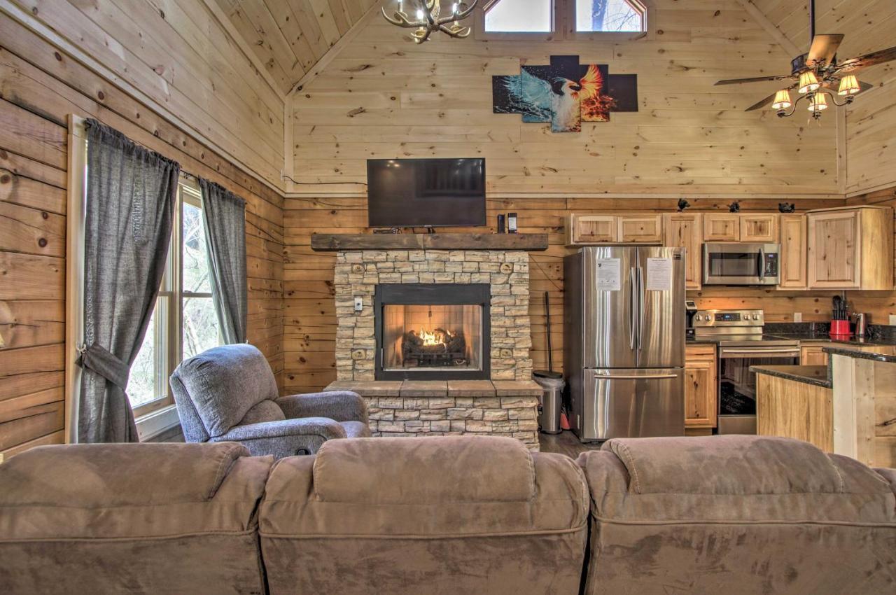The Phoenix Cabin With Hot Tub In Gatlinburg! Екстер'єр фото