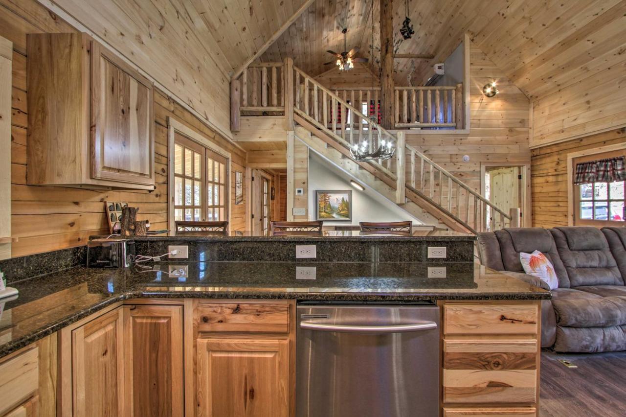 The Phoenix Cabin With Hot Tub In Gatlinburg! Екстер'єр фото