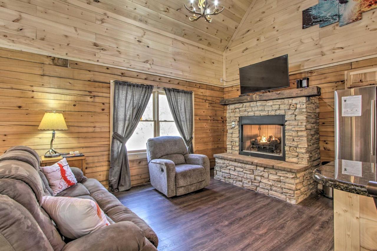 The Phoenix Cabin With Hot Tub In Gatlinburg! Екстер'єр фото