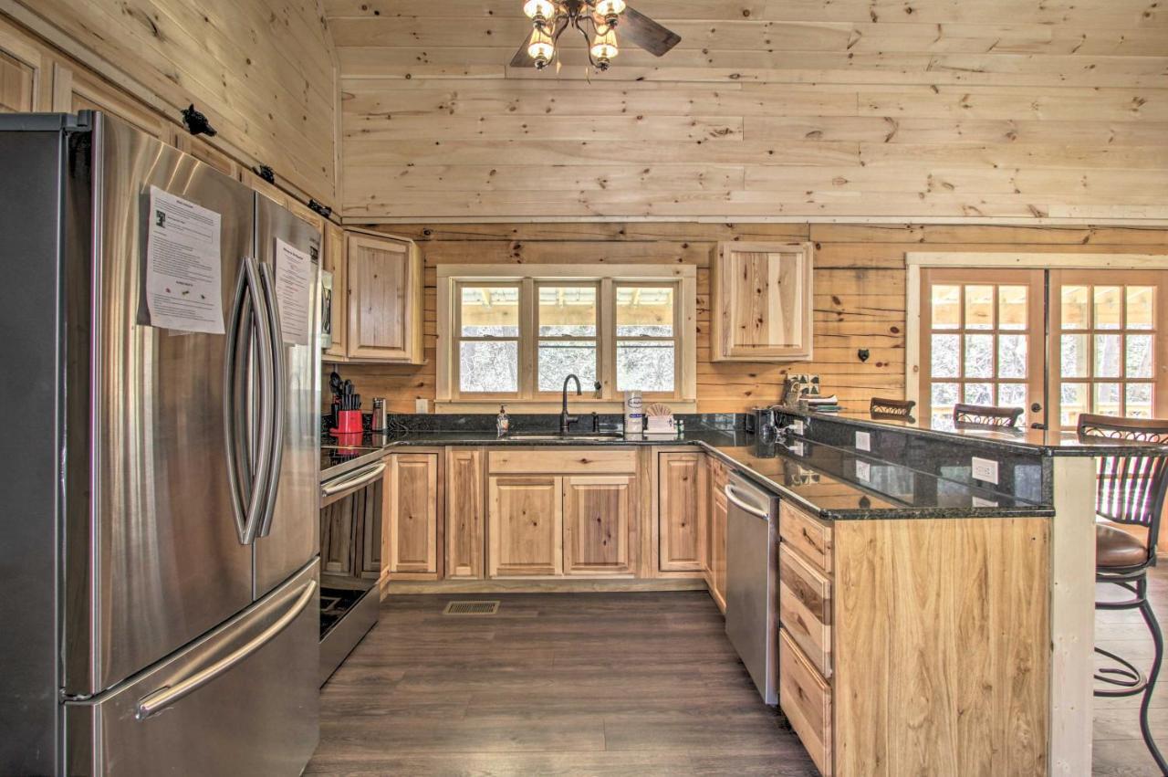 The Phoenix Cabin With Hot Tub In Gatlinburg! Екстер'єр фото