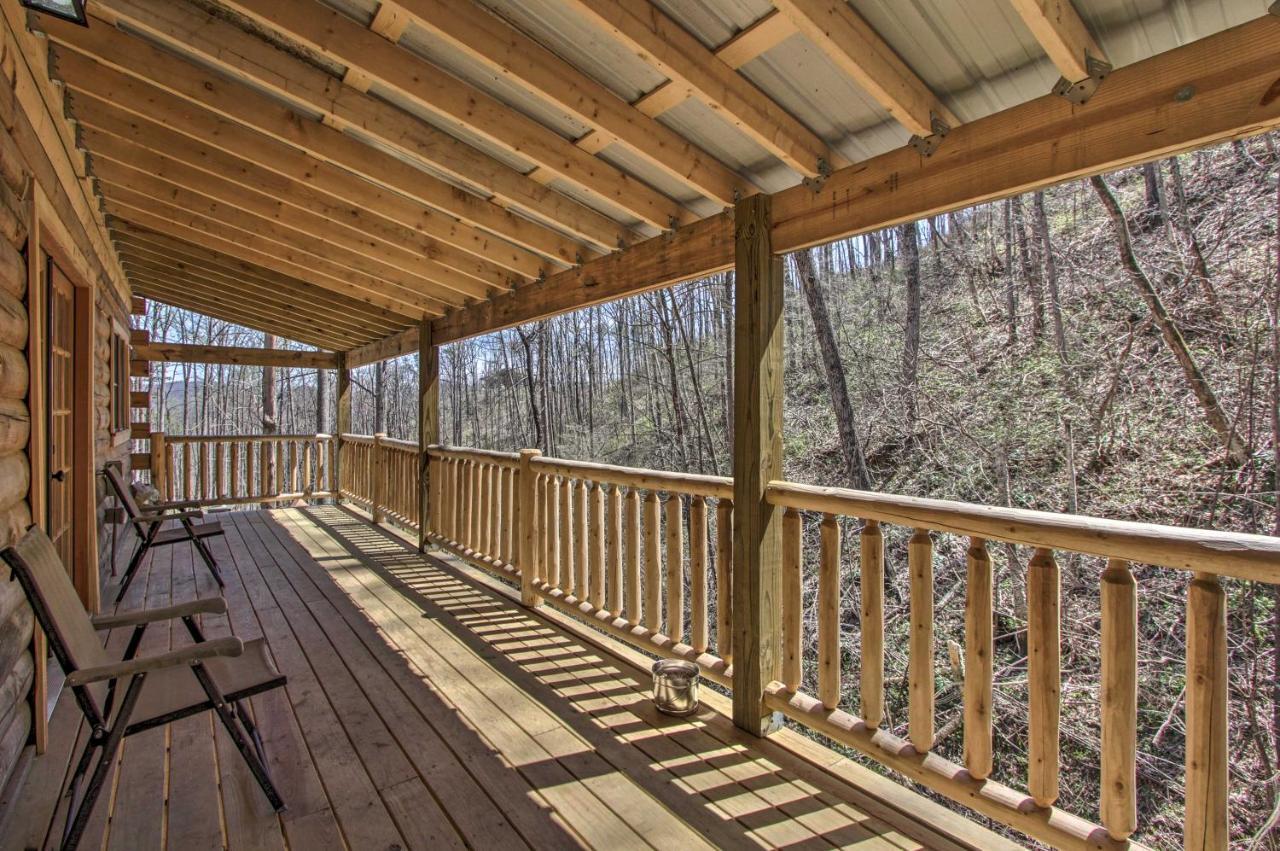 The Phoenix Cabin With Hot Tub In Gatlinburg! Екстер'єр фото