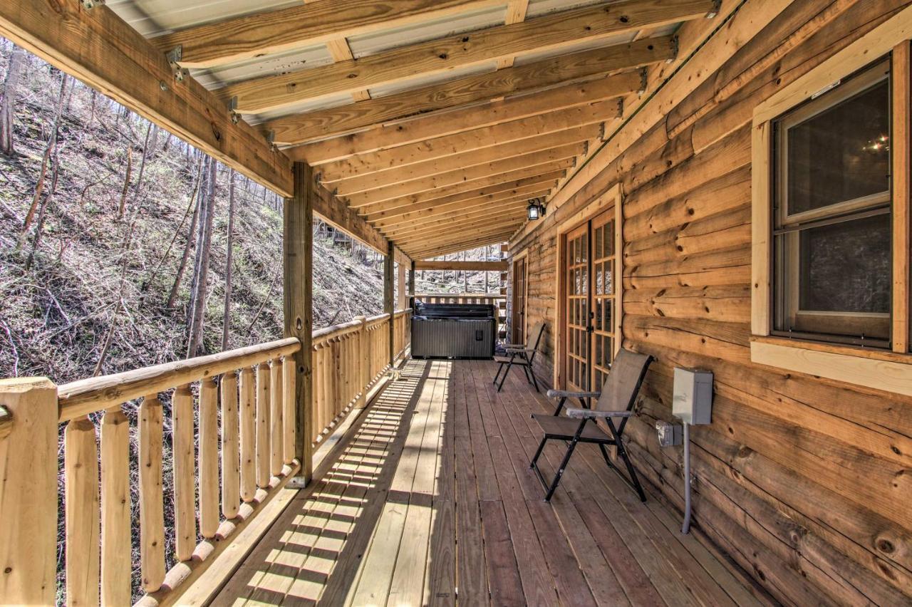 The Phoenix Cabin With Hot Tub In Gatlinburg! Екстер'єр фото