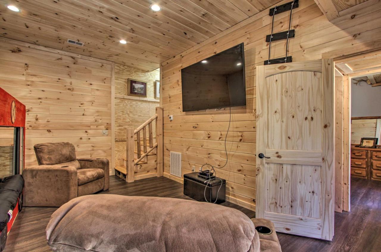 The Phoenix Cabin With Hot Tub In Gatlinburg! Екстер'єр фото